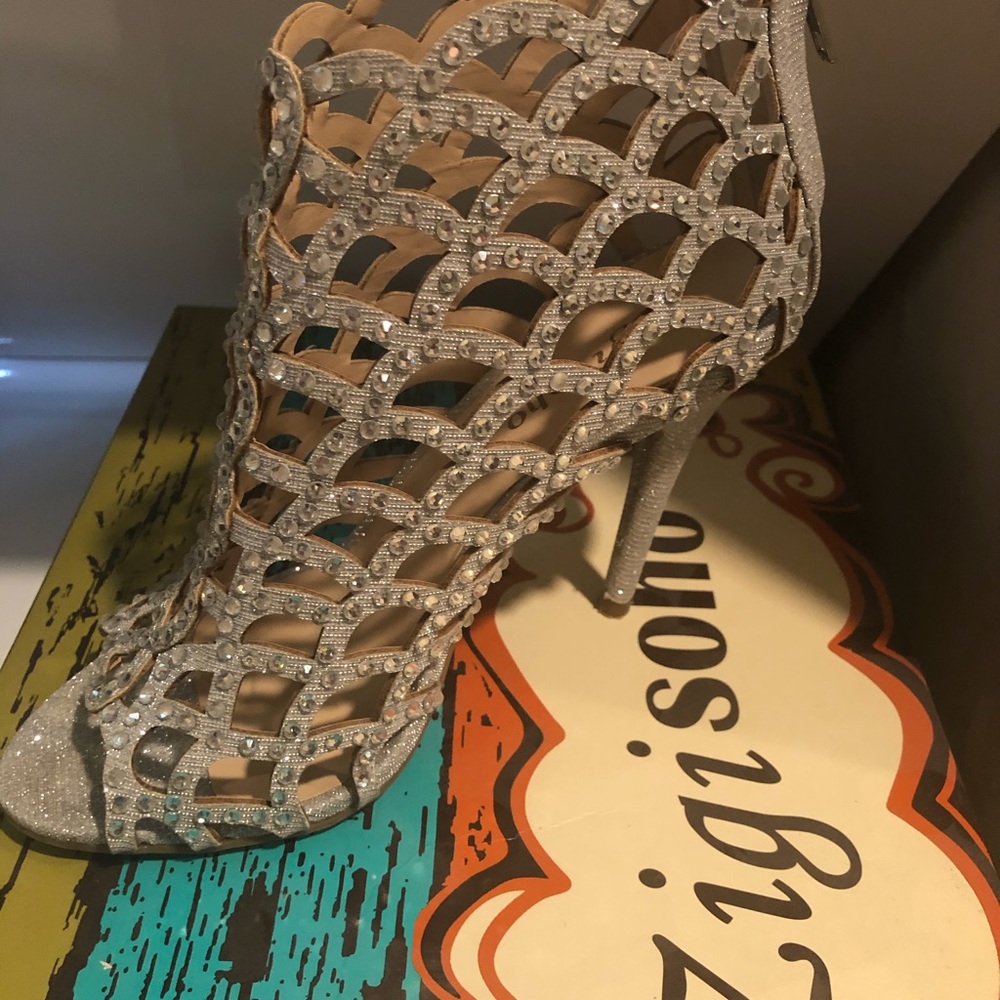 Zigi Soho Women’s Duran Fabric Open Toe. - Picture 3 of 8